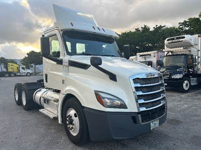 Freightliner Cascadia 126 Day Cab Truck - 435HP, 12 Speed Automatic