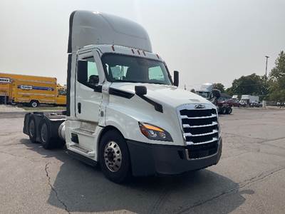 Freightliner Cascadia 126 Day Cab Truck - 435HP, 12 Speed Automatic