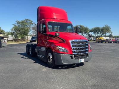 Freightliner Cascadia 126 Day Cab Truck - 400HP, 12 Speed Automatic