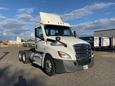 Freightliner Cascadia 126 Day Cab Truck - 455HP, 12 Speed Automatic