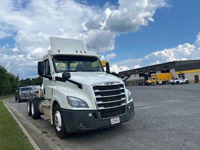 Freightliner Cascadia 126 Day Cab Truck - 435HP, 12 Speed Automatic