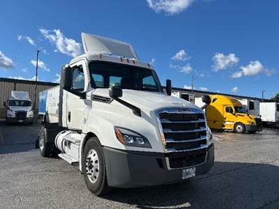 Freightliner Cascadia 126 Single Axle Day Cab Truck - 410HP, 12 Speed Automatic