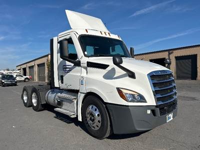Freightliner Cascadia 126 Day Cab Truck - 435HP, 12 Speed Automatic