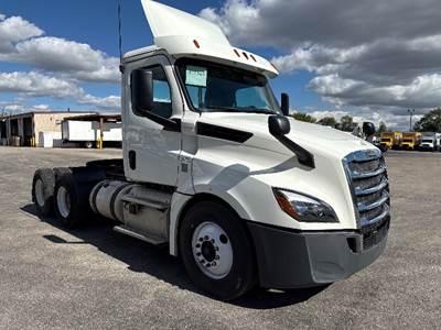 Freightliner Cascadia 126 Day Cab Truck - 435HP, 12 Speed Automatic