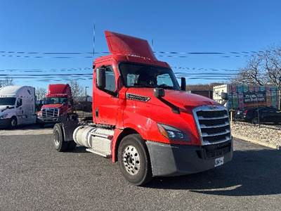 Freightliner Cascadia 126 Single Axle Day Cab Truck - 410HP, 12 Speed Automatic