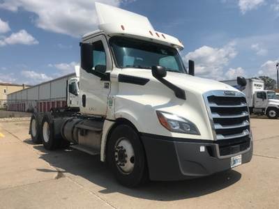 Freightliner Cascadia 126 Day Cab Truck - 435HP, 12 Speed Automatic
