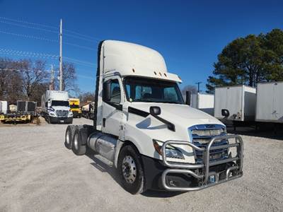 Freightliner Cascadia 126 Day Cab Truck - 435HP, 12 Speed Automatic