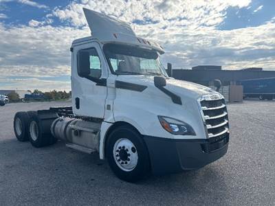 Freightliner Cascadia 126 Day Cab Truck - 435HP, 12 Speed Automatic
