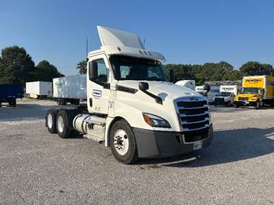 Freightliner Cascadia 126 Day Cab Truck - 435HP, 12 Speed Automatic
