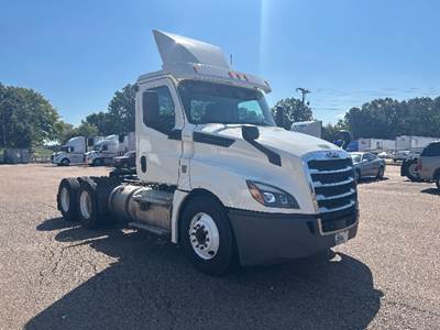 Freightliner Cascadia 126 Day Cab Truck - 435HP, 12 Speed Automatic