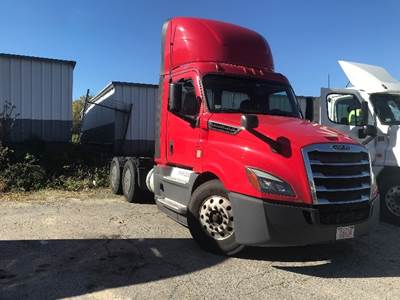 Freightliner Cascadia 126 Day Cab Truck - 455HP, 12 Speed Automatic
