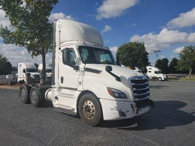 Freightliner Cascadia 126 Day Cab Truck - 455HP, 12 Speed Automatic