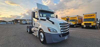 Freightliner Cascadia 126 Day Cab Truck - 435HP, 12 Speed Automatic