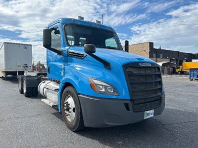 Freightliner Cascadia 126 Day Cab Truck - 455HP, 10 Speed Manual