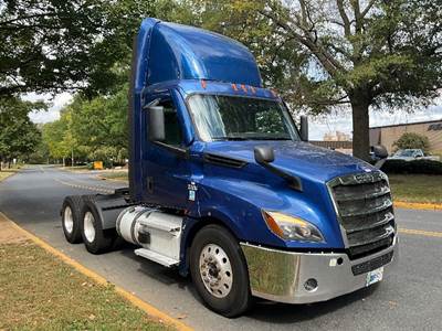 Freightliner Cascadia 126 Day Cab Truck - 450HP, 12 Speed Automatic