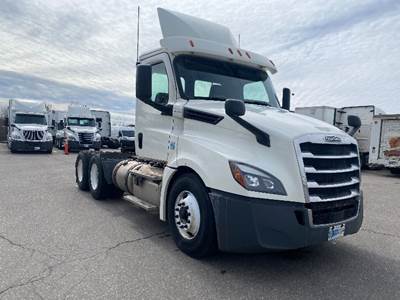 Freightliner Cascadia 126 Day Cab Truck - 435HP, 12 Speed Automatic