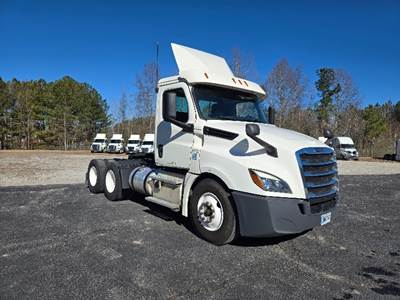 Freightliner Cascadia 126 Day Cab Truck - 435HP, 12 Speed Automatic