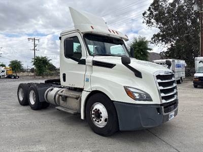 Freightliner Cascadia 126 Day Cab Truck - 435HP, 12 Speed Automatic