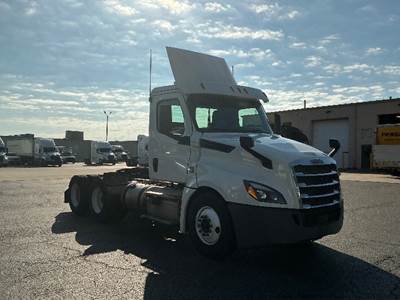 Freightliner Cascadia 126 Day Cab Truck - 435HP, 12 Speed Automatic