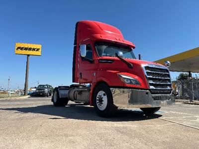 Freightliner Cascadia 126 Single Axle Day Cab Truck - 450HP, 12 Speed Automatic