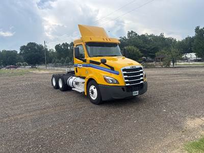 Freightliner T12664ST Day Cab Truck - 435HP, 12 Speed Automatic