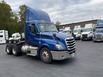 Freightliner Cascadia 126 Day Cab Truck - 450HP, 12 Speed Automatic