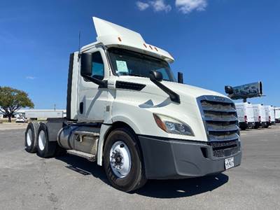 Freightliner Cascadia 126 Day Cab Truck - 435HP, 12 Speed Automatic