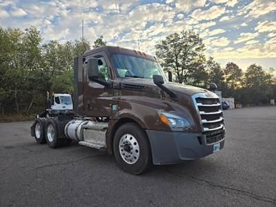 Freightliner Cascadia 126 Day Cab Truck - 450HP, 10 Speed Manual