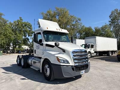 Freightliner Cascadia 126 Day Cab Truck - Cummins 400HP, 13 Speed Automatic