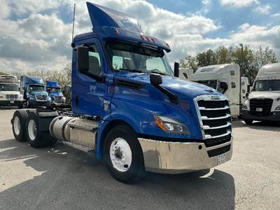 Freightliner Cascadia 126 Day Cab Truck - 450HP, 12 Speed Automatic
