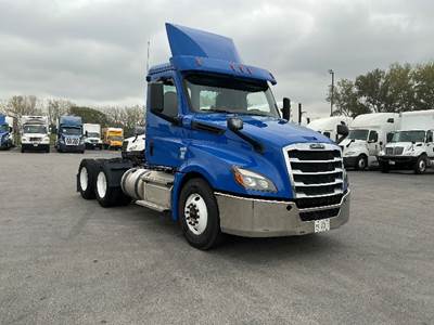 Freightliner Cascadia 126 Day Cab Truck - 450HP, 12 Speed Automatic