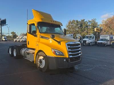 Freightliner Cascadia 126 Day Cab Truck - 435HP, 12 Speed Automatic