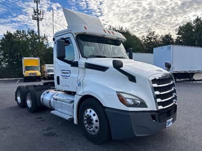 Freightliner Cascadia 126 Day Cab Truck - 435HP, 10 Speed Manual
