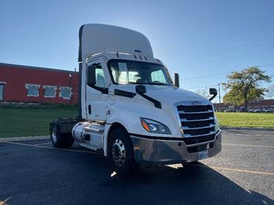 Freightliner Cascadia 126 Single Axle Day Cab Truck - 455HP, 12 Speed Automatic