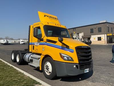 Freightliner Cascadia 126 Day Cab Truck - 435HP, 12 Speed Automatic
