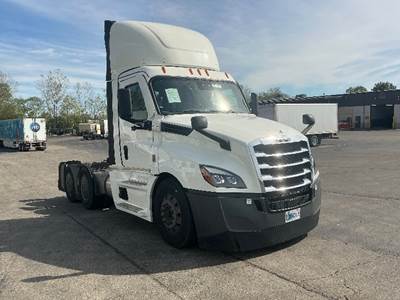 Freightliner Cascadia 126 Day Cab Truck - 435HP, 12 Speed Automatic