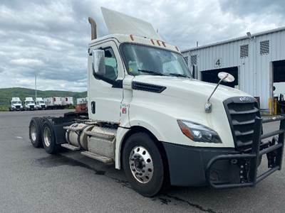 Freightliner T12664ST Day Cab Truck - 450HP, 12 Speed Automatic
