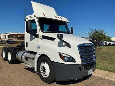Freightliner Cascadia 126 Day Cab Truck - 435HP, 12 Speed Automatic