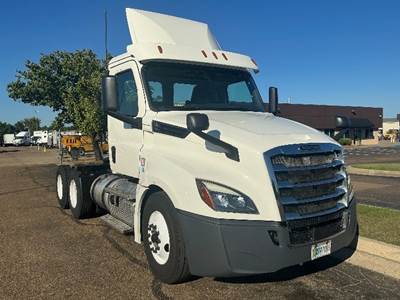 Freightliner Cascadia 126 Day Cab Truck - 435HP, 12 Speed Automatic
