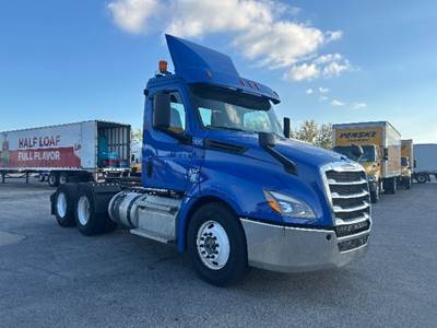 Freightliner Cascadia 126 Day Cab Truck - 450HP, 12 Speed Automatic