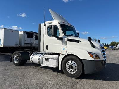 Freightliner Cascadia 126 Single Axle Day Cab Truck - 410HP, 12 Speed Automatic