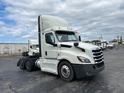 Freightliner Cascadia 126 Day Cab Truck - 455HP, 12 Speed Automatic