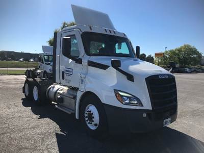 Freightliner Cascadia 126 Day Cab Truck - 435HP, 12 Speed Automatic