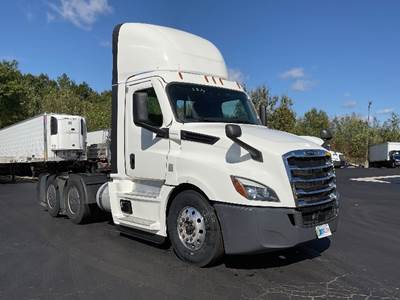 Freightliner Cascadia 126 Day Cab Truck - 435HP, 12 Speed Automatic