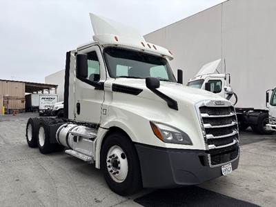 Freightliner Cascadia 126 Day Cab Truck - 435HP, 12 Speed Automatic