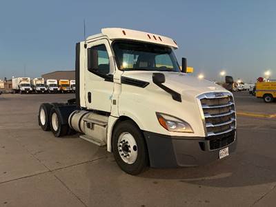 Freightliner Cascadia 126 Day Cab Truck - 435HP, 12 Speed Automatic