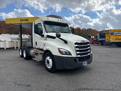 Freightliner Cascadia 126 Day Cab Truck - 435HP, 12 Speed Automatic