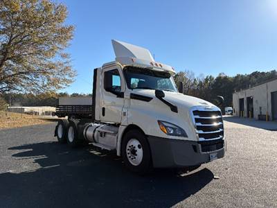 Freightliner Cascadia 126 Day Cab Truck - 435HP, 12 Speed Automatic