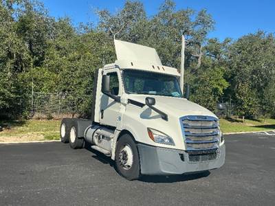 Freightliner Cascadia 126 Day Cab Truck - 435HP, 12 Speed Automatic