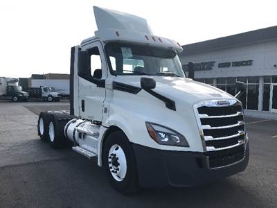 Freightliner Cascadia 126 Day Cab Truck - 435HP, 12 Speed Automatic